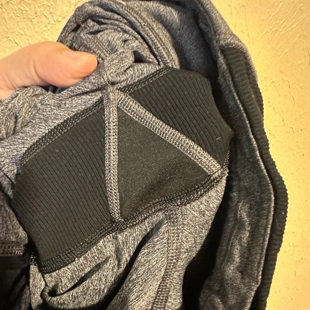 Lululemon Crop Leggings On Your Mark Gray & Black Size‎ 6